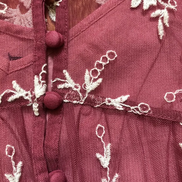 A&F lacy v-neck blouse! - Picture 4 of 5